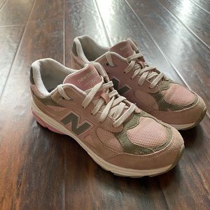 New balance 990 pink suede tennis shoes size girls 6 womens 8